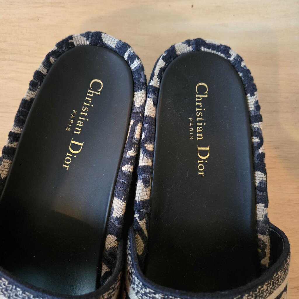 CHRISTIAN DIOR D-WAY SZ 40 = 9.5/10 retail 890.00