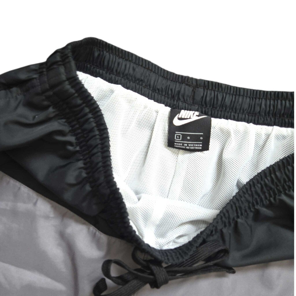 NIKE SZ LARGE