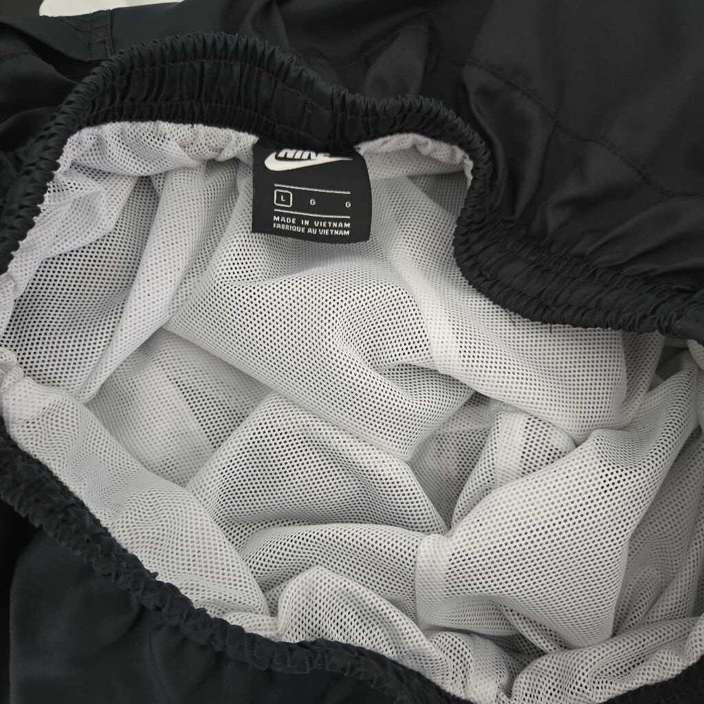 NIKE SZ LARGE