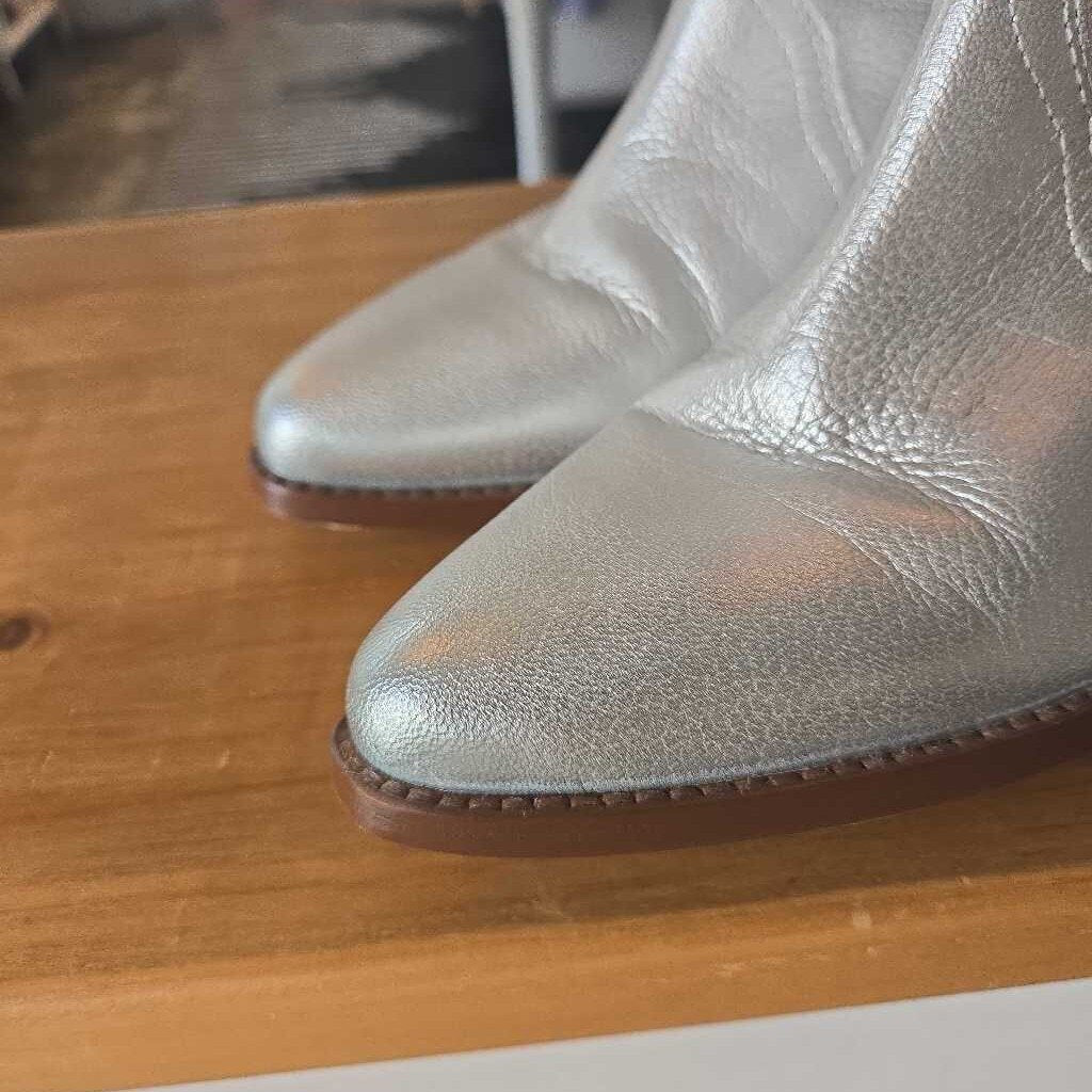 FREE PEOPLE cowboy retail 158.00 SZ 37 = 6/6.5
