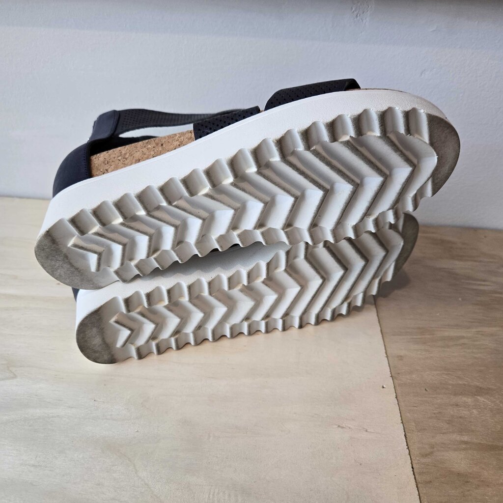 STEVEN SZ 9.5