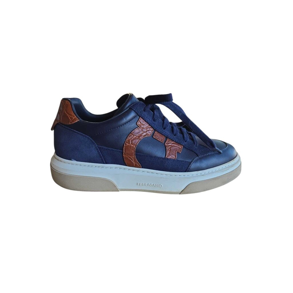 FERRAGAMO GANCINI LOW SZ 9.5 retail 895.00