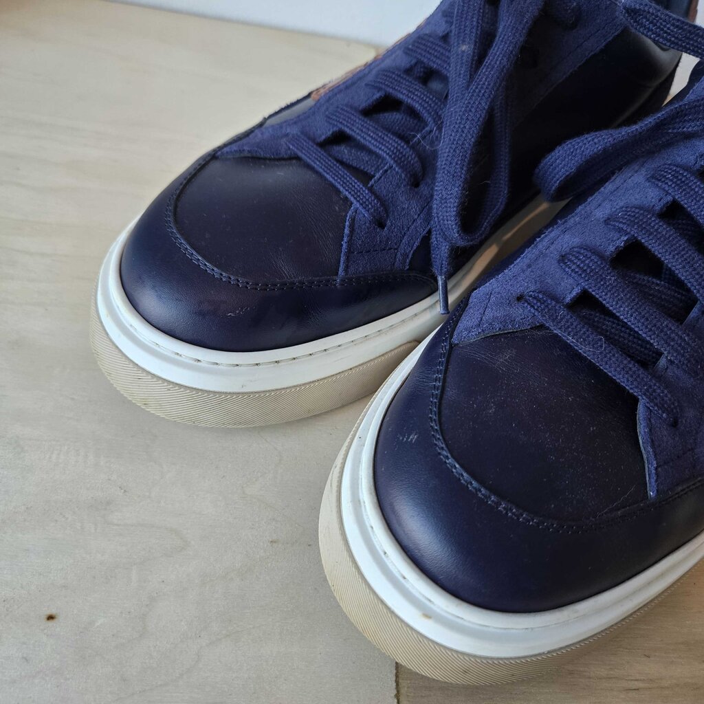 FERRAGAMO GANCINI LOW SZ 9.5 retail 895.00