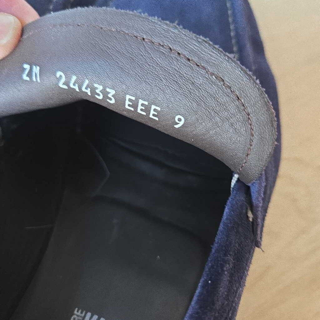FERRAGAMO NAVY SZ 9 EEE retail 895.00