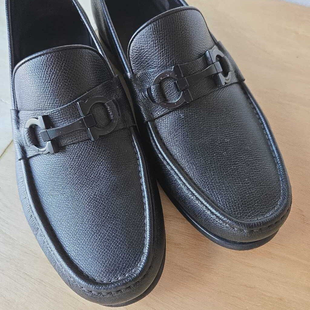 FERRAGAMO GANCINI LOAFER retail 795.00 SZ 9.5 EEE