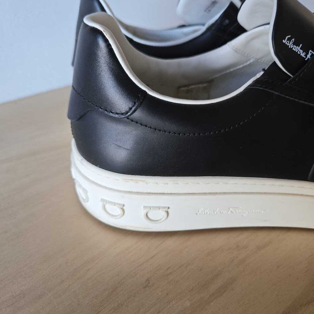 FERRAGAMO GANCINI SZ 10 retail 850.00