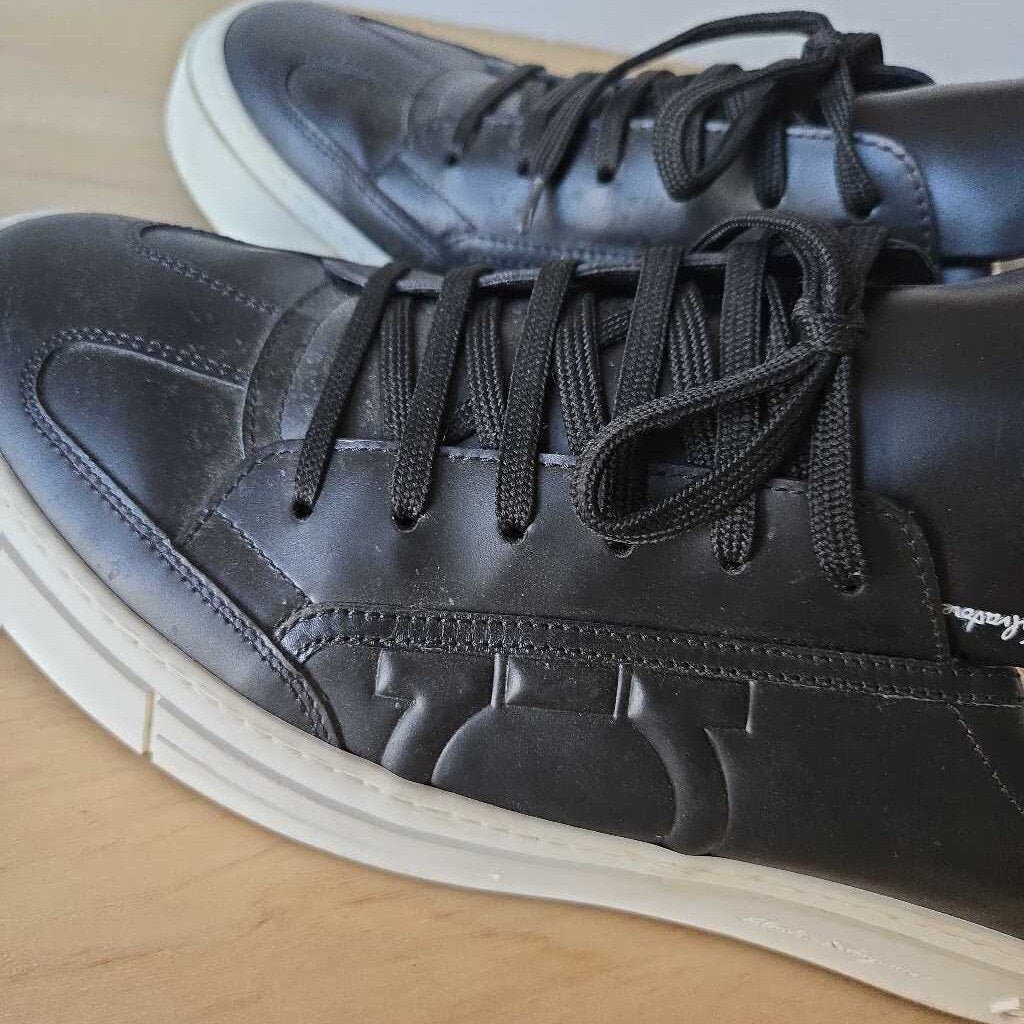FERRAGAMO GANCINI SZ 10 retail 850.00