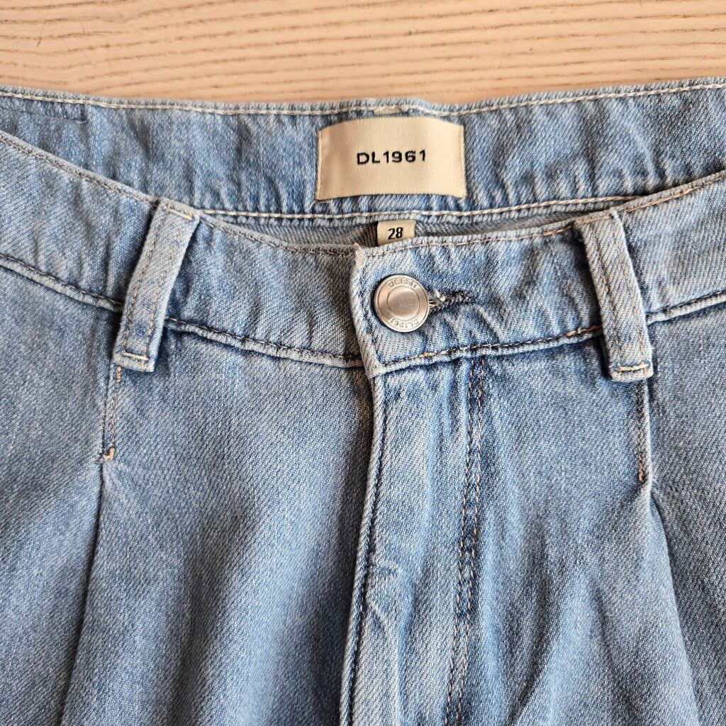 DL1961 ISABEL 28" = SZ 8 B2 retail 216.00 W