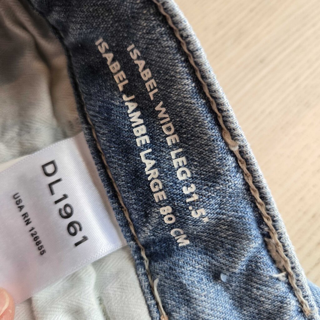 DL1961 ISABEL 28" = SZ 8 B2 retail 216.00 W