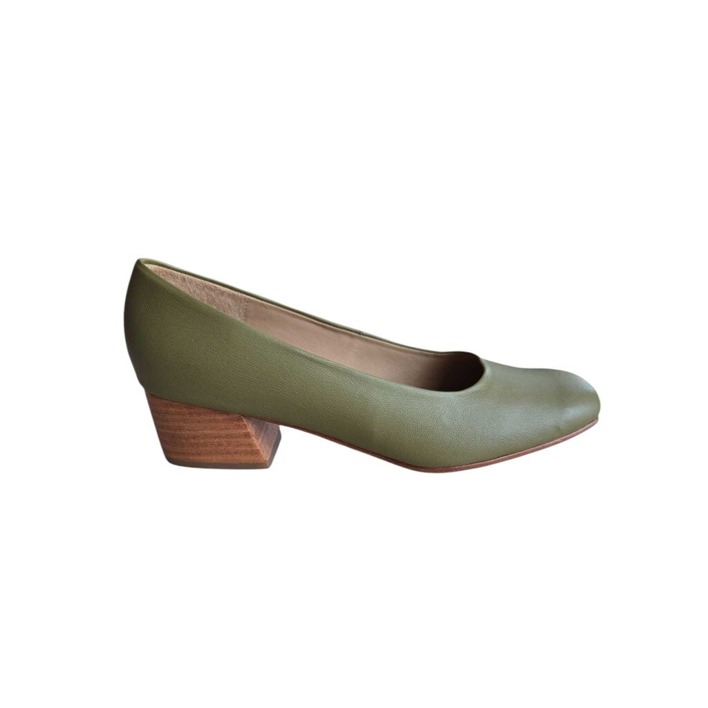 HUMA BLANCO LUISA OLIVE SZ 40 = 9.5/10 retail 270.00