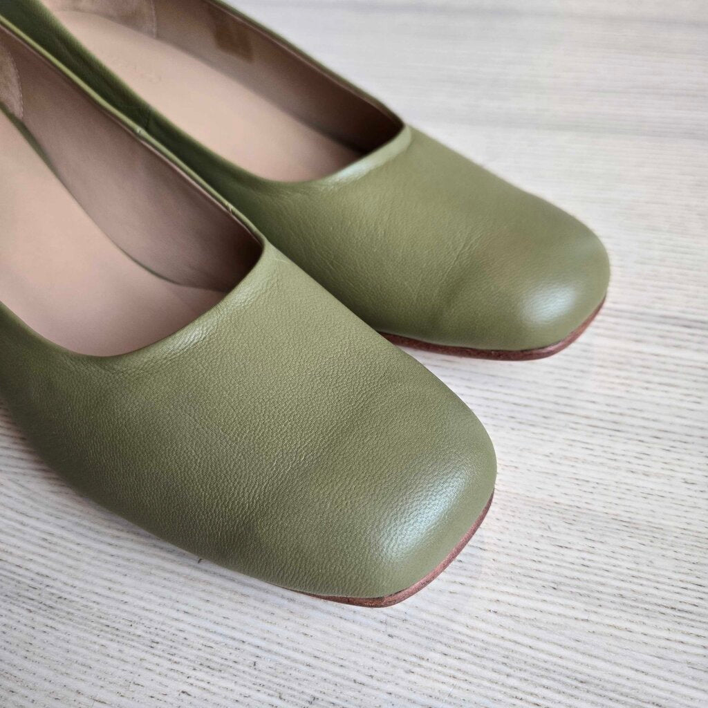 HUMA BLANCO LUISA OLIVE SZ 40 = 9.5/10 retail 270.00