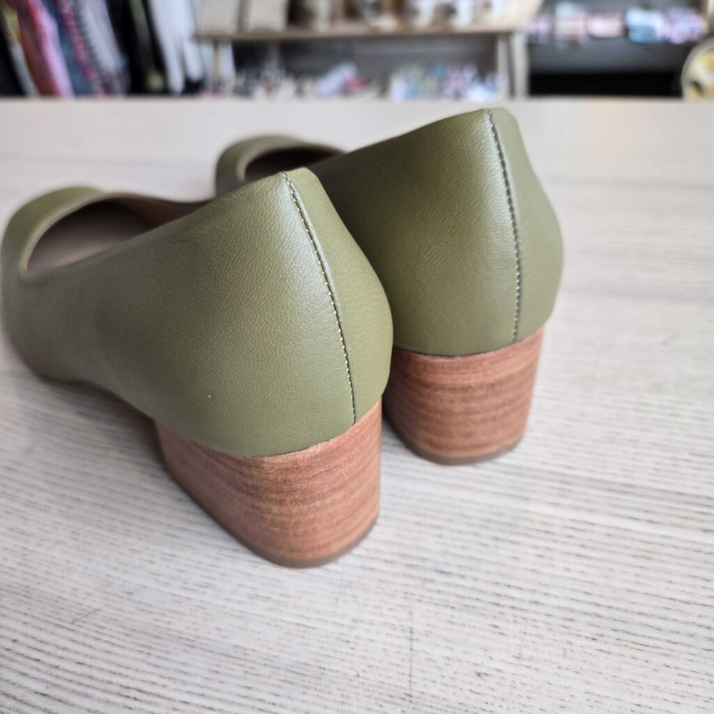 HUMA BLANCO LUISA OLIVE SZ 40 = 9.5/10 retail 270.00