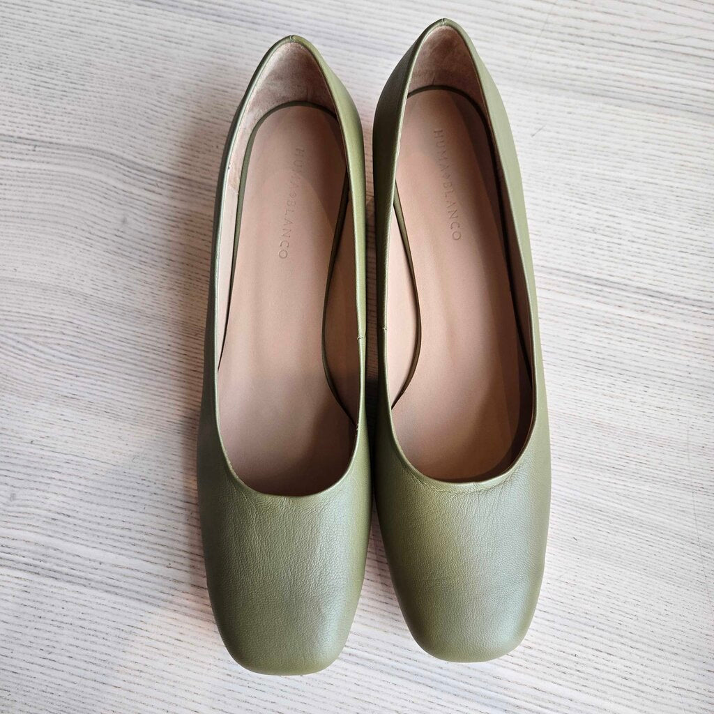 HUMA BLANCO LUISA OLIVE SZ 40 = 9.5/10 retail 270.00
