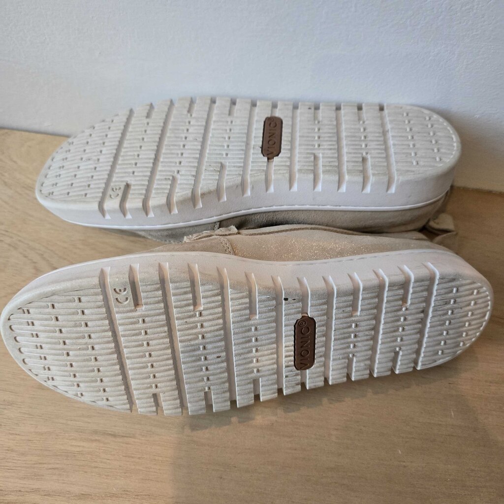 VIONIC UPTOWN SZ 9.5 retail 135.00