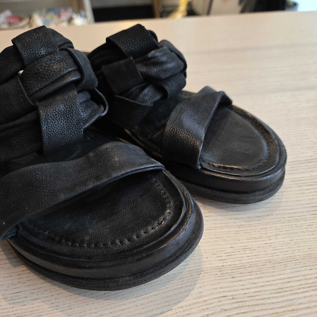 A.S.98 WOVEN SANDAL SZ 40 = 9/9.5 RETAIL 300.00