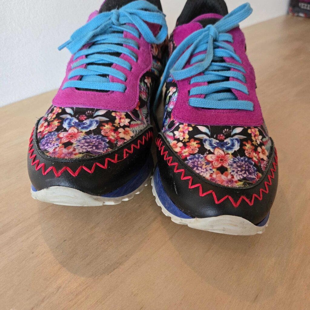 JOHNNY WAS KEYA SNEAKER SZ 39 = 8/8.5 retail 288.00.00