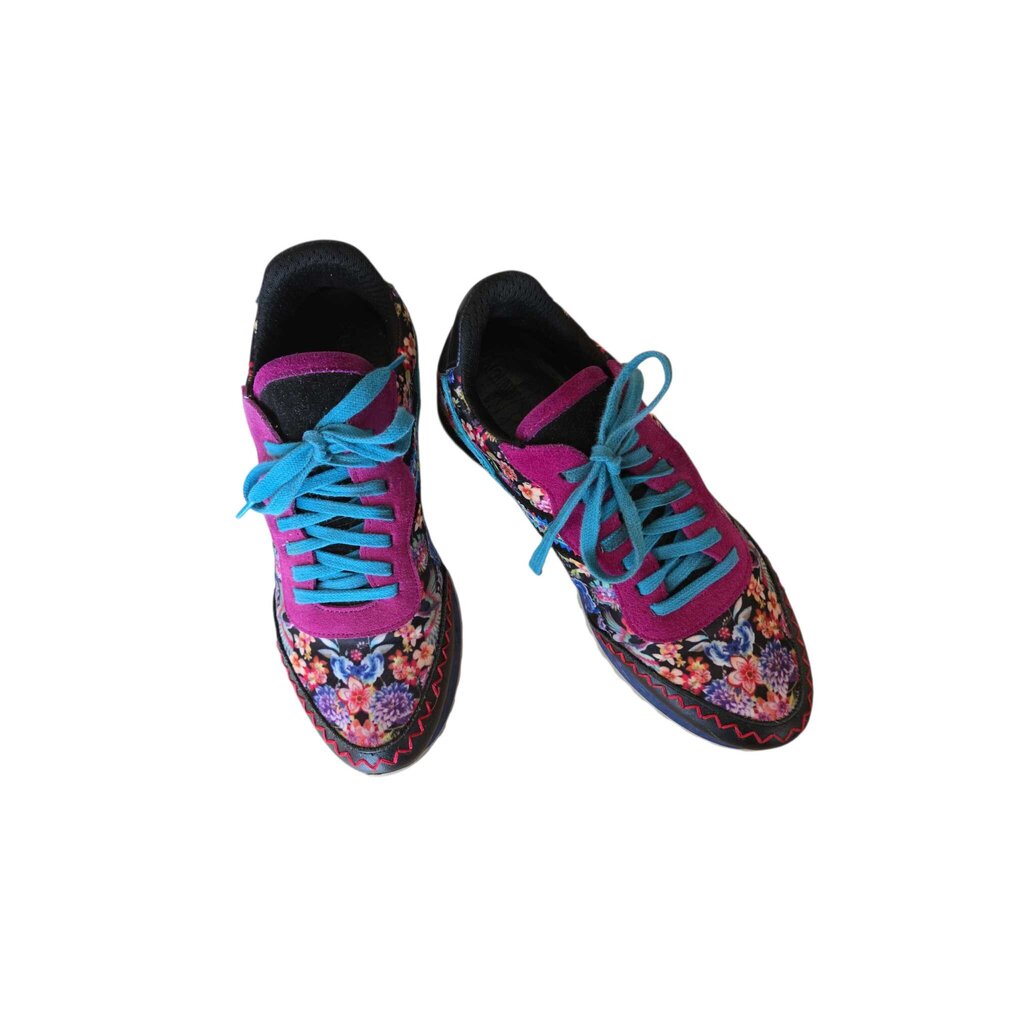 JOHNNY WAS KEYA SNEAKER SZ 39 = 8/8.5 retail 288.00.00