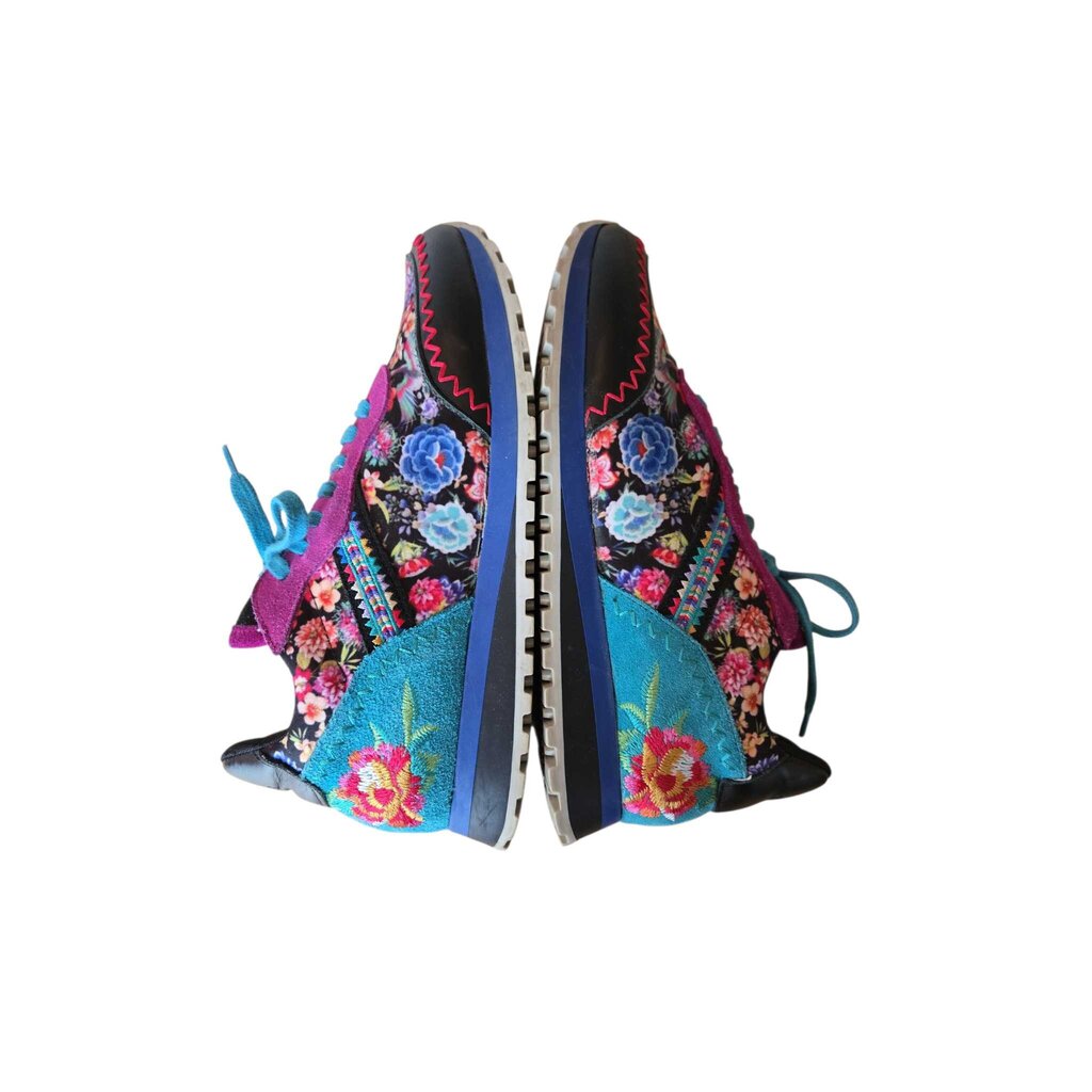 JOHNNY WAS KEYA SNEAKER SZ 39 = 8/8.5 retail 288.00.00