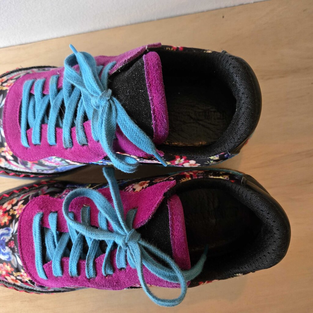 JOHNNY WAS KEYA SNEAKER SZ 39 = 8/8.5 retail 288.00.00