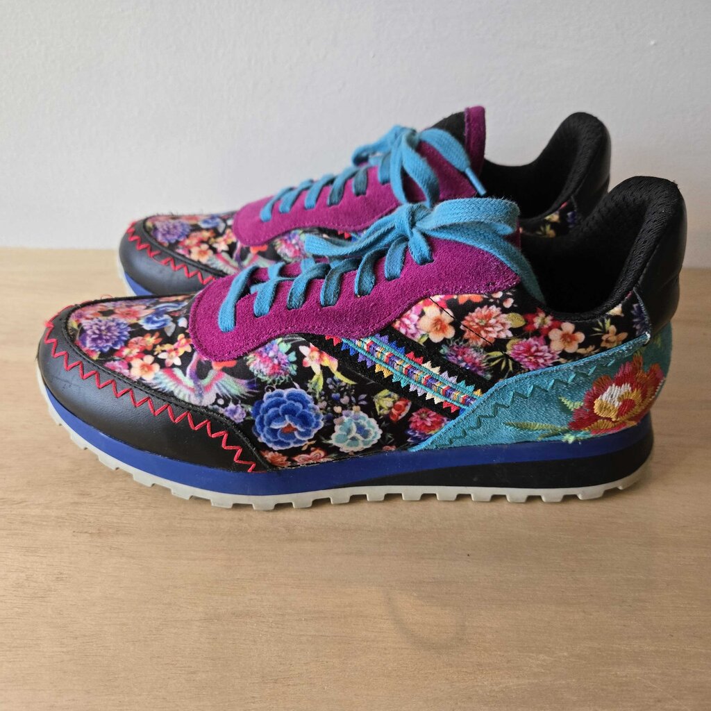 JOHNNY WAS KEYA SNEAKER SZ 39 = 8/8.5 retail 288.00.00