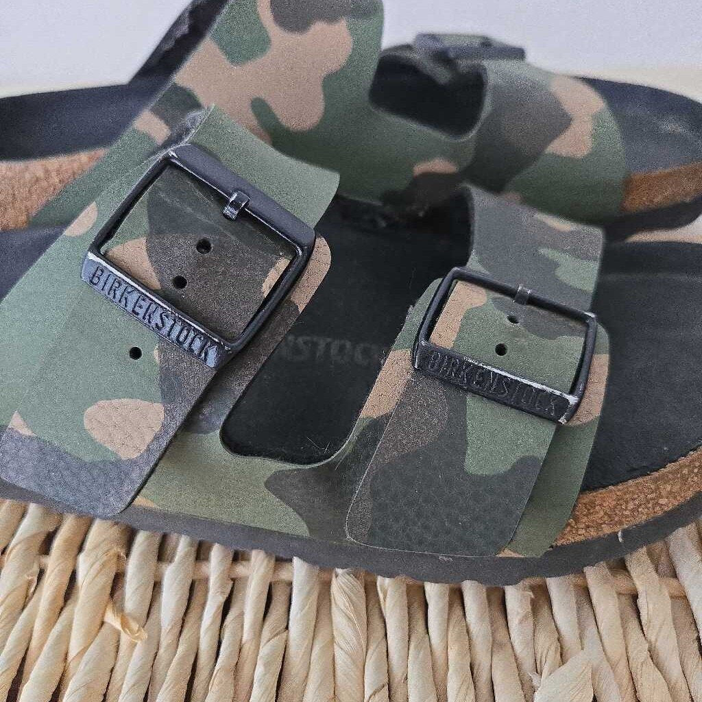 BIRKENSTOCK SZ 10