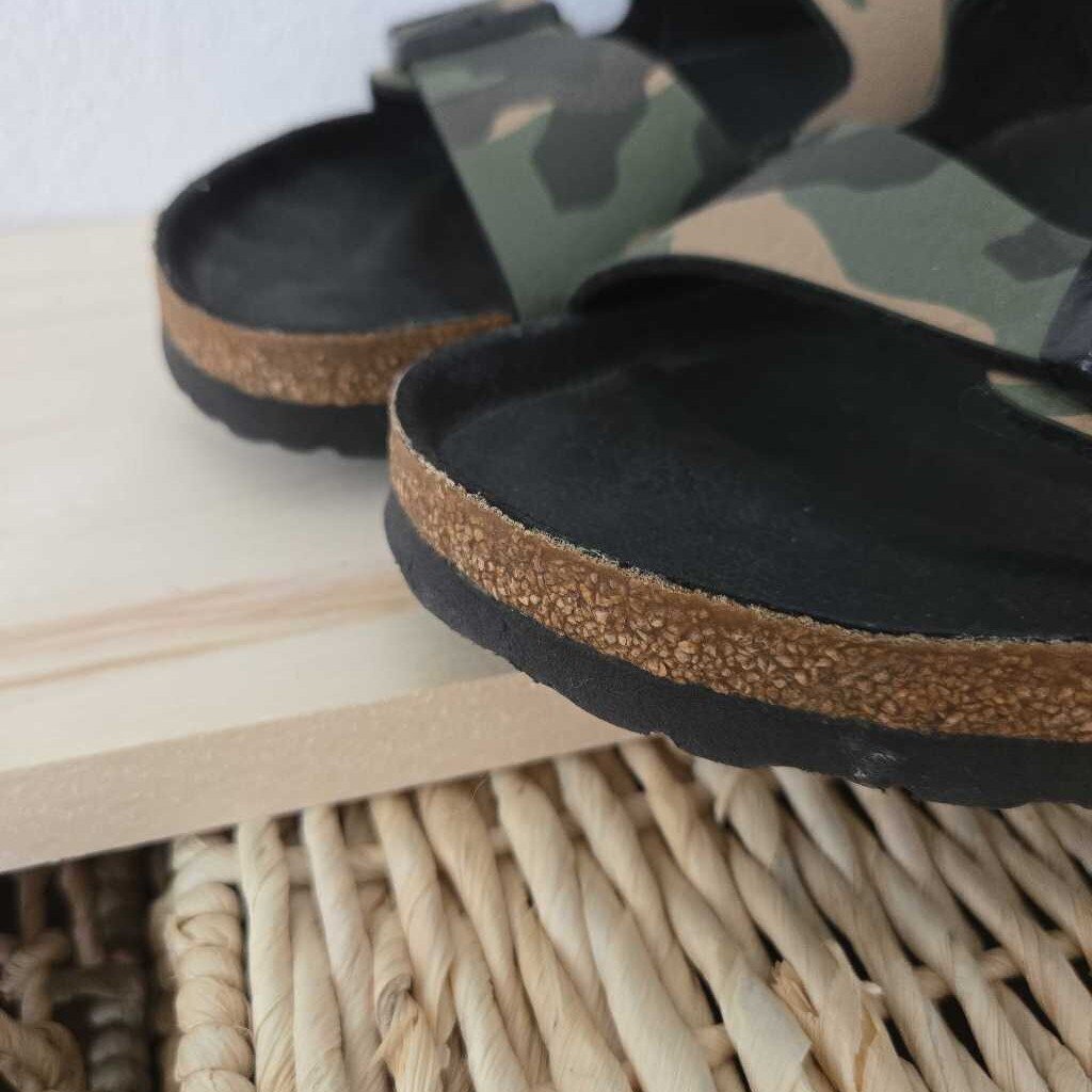 BIRKENSTOCK SZ 10