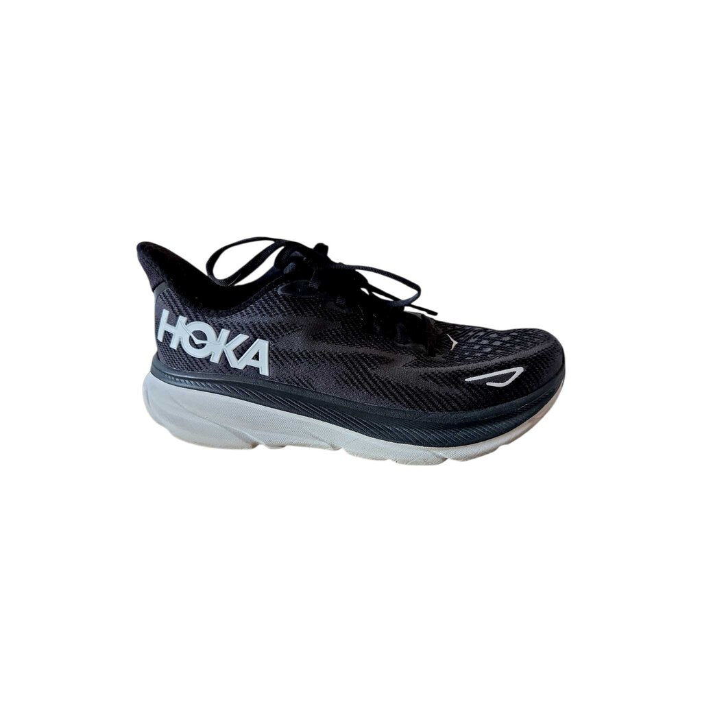 HOKA SZ 7