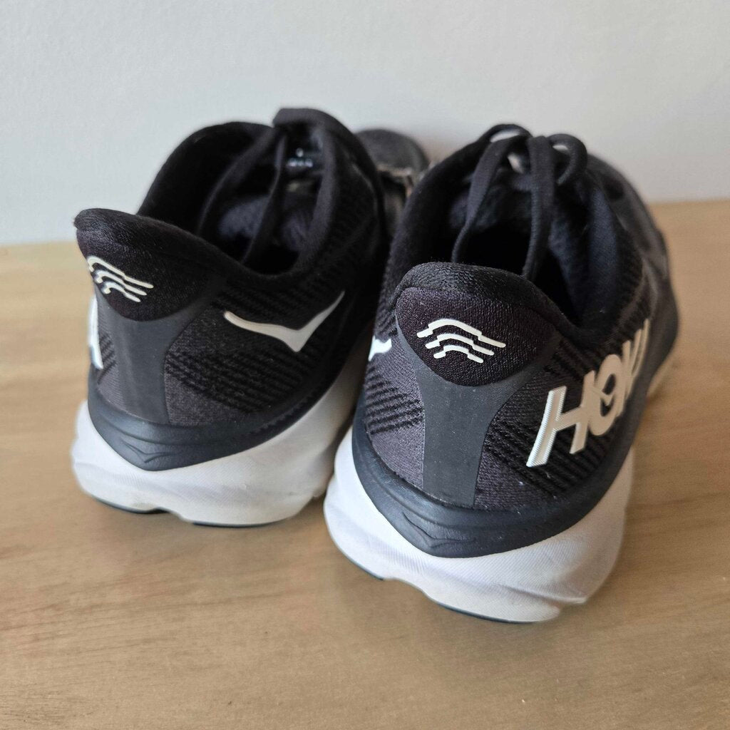 HOKA SZ 7