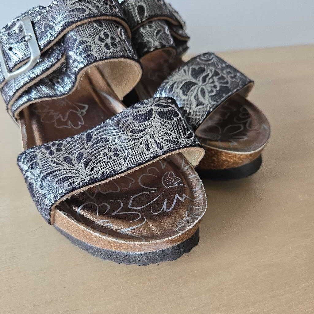 MUK LUKS SZ 6