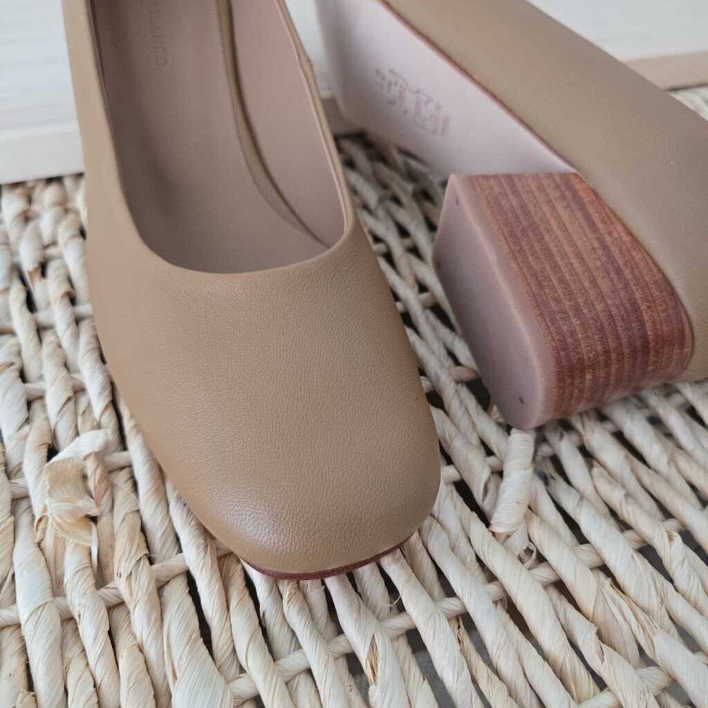 HUMA BLANCO LUISA retail 280.00 SZ 40 = 9.5/10