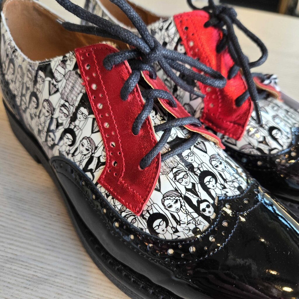 EMBASSY LONDON retail 235.00 SZ 41 = 9.5/10