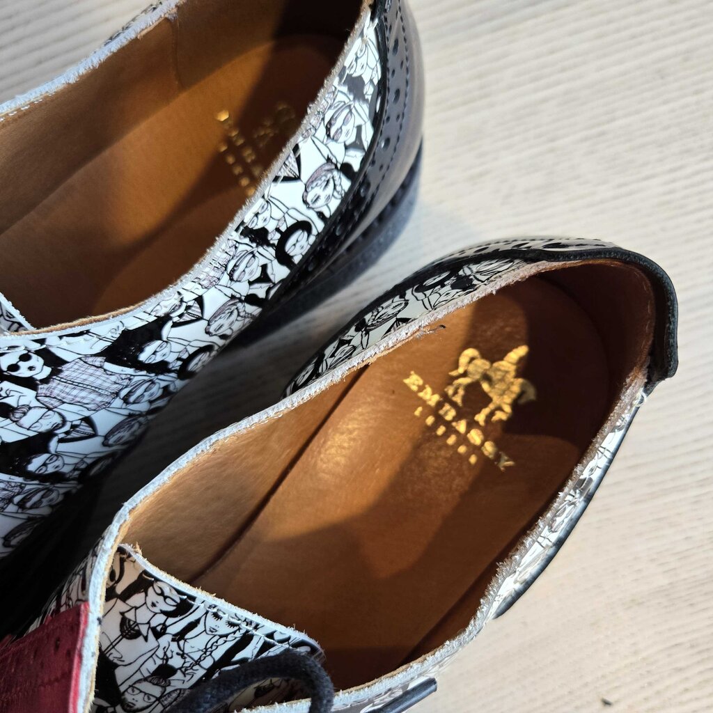 EMBASSY LONDON retail 235.00 SZ 41 = 9.5/10