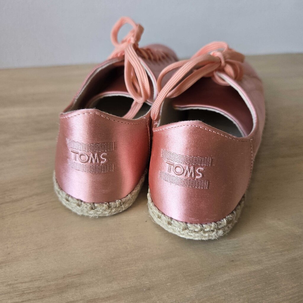 TOMS SATIN SZ 7