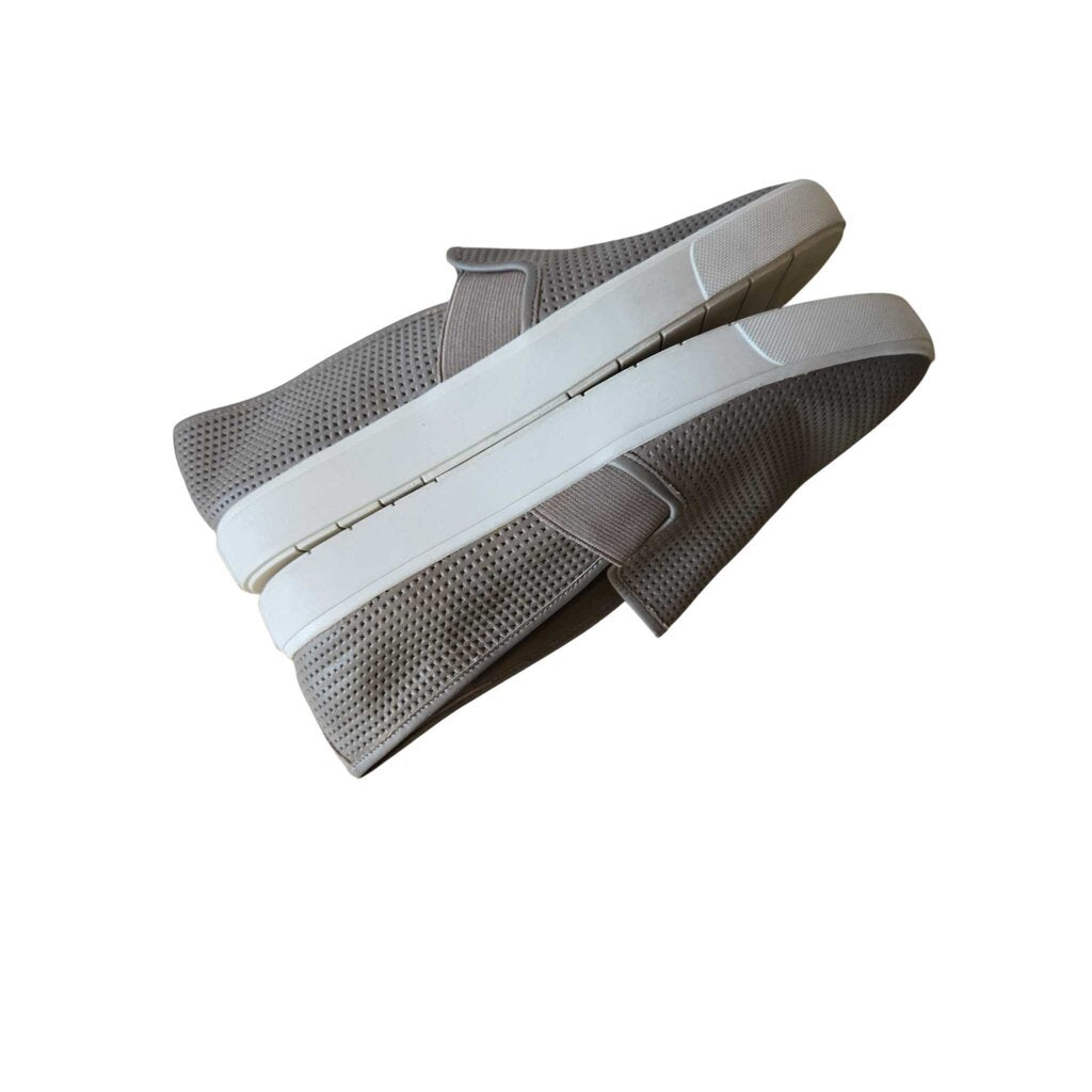 VINCE BLAIR SLIP ON SZ 8.5 retail 225.00