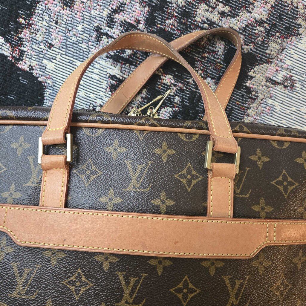 LOUIS VUITTON PORTE DOCUMENTS PEGASE
