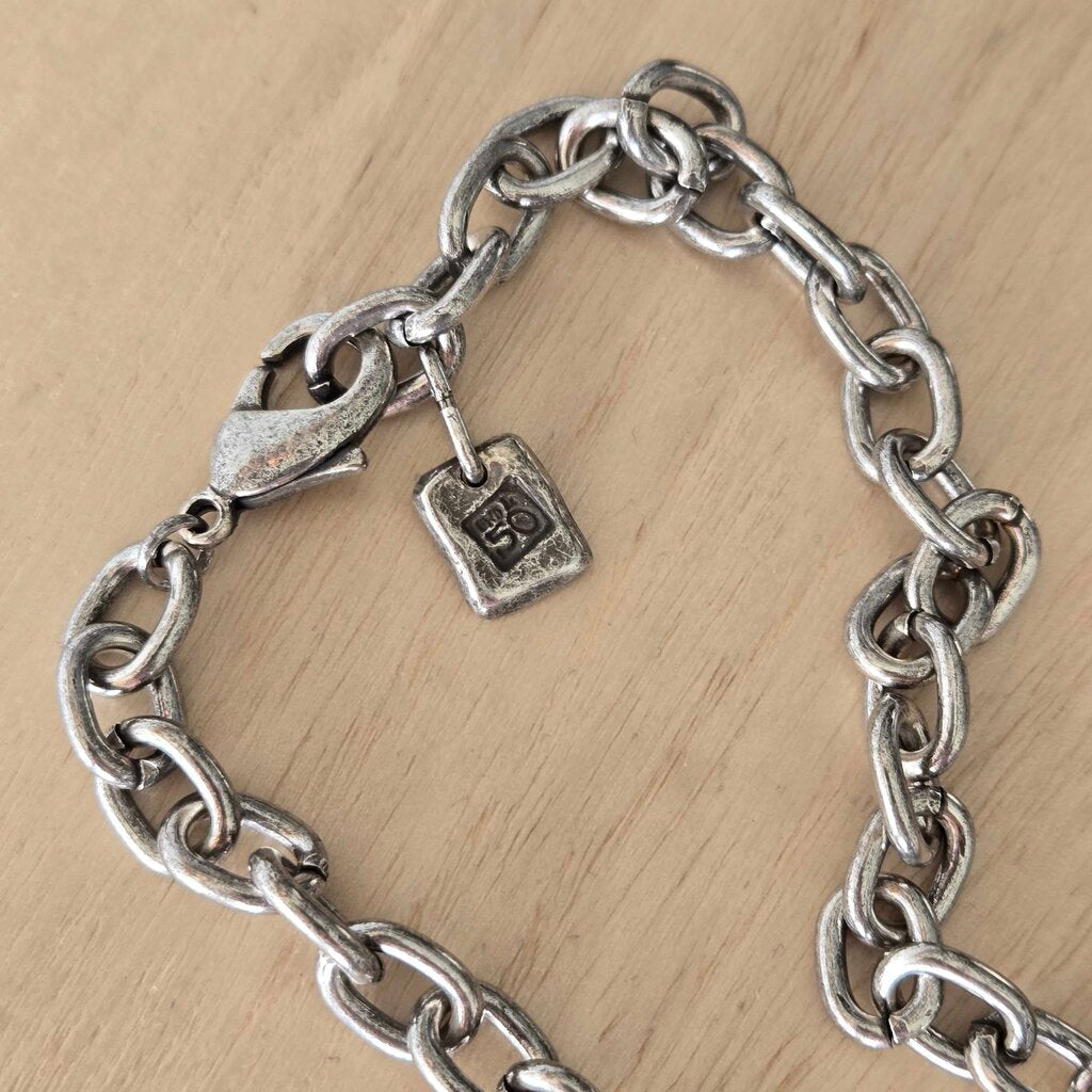 UNO de 50 ANUBIS NECKLACE