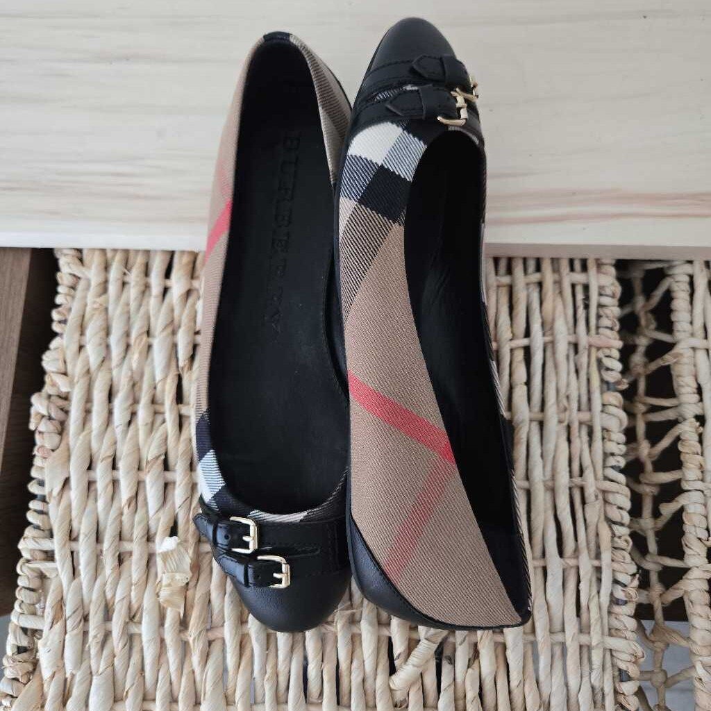 BURBERRY AVONWICK SZ 39 = 8/8.5