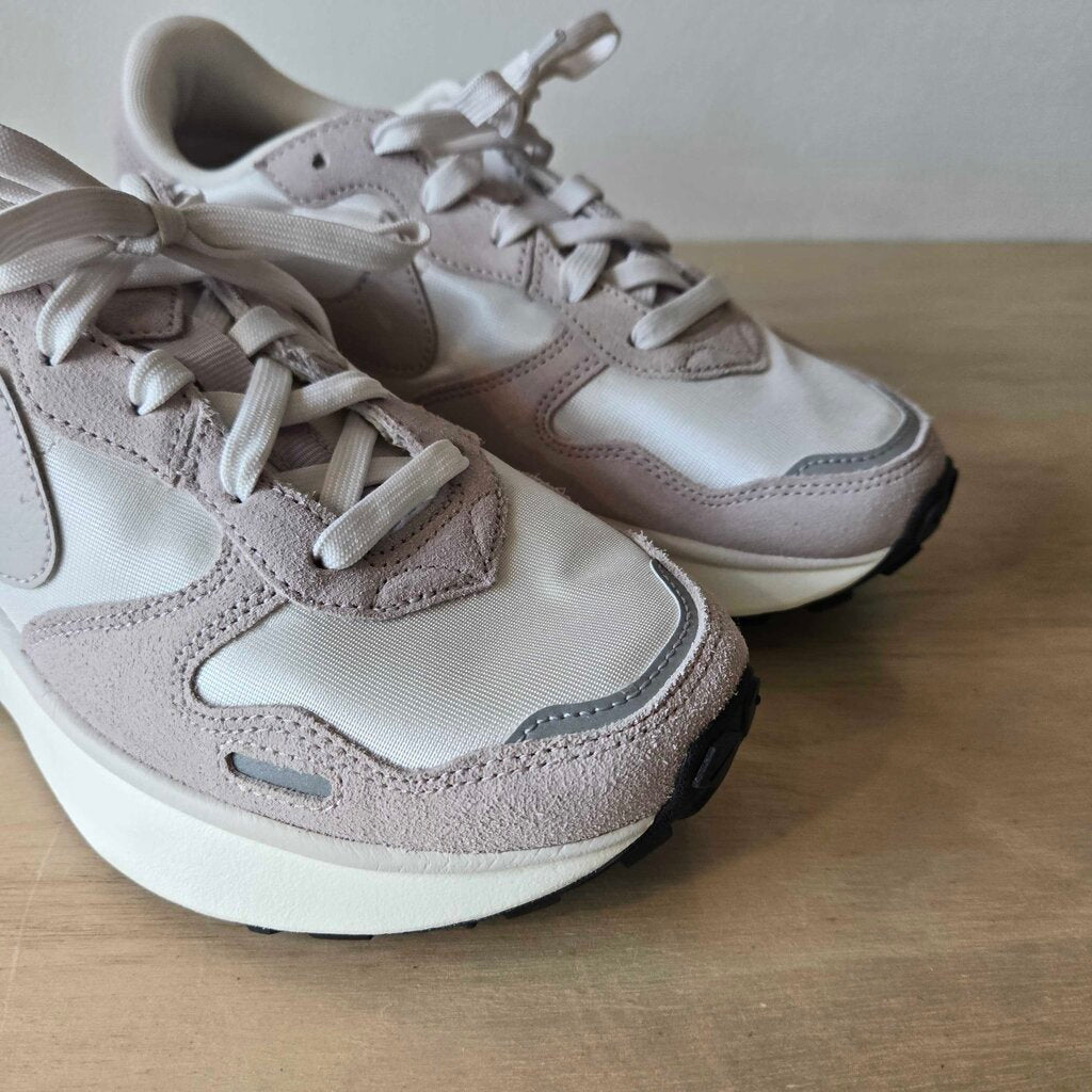 NIKE PHOENIX SZ 8.5