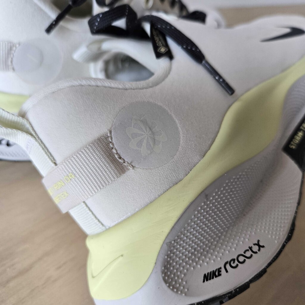 NIKE REACTX retail 180.00 SZ 9