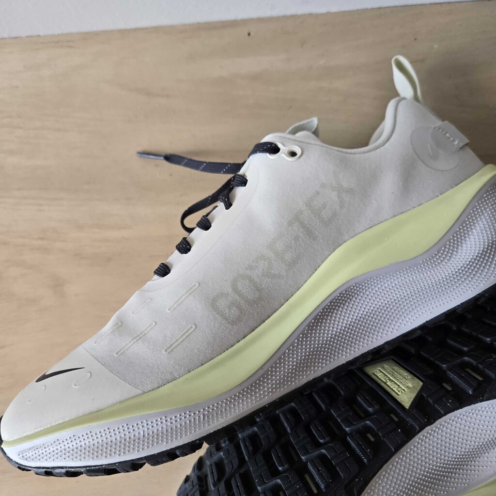 NIKE REACTX retail 180.00 SZ 9