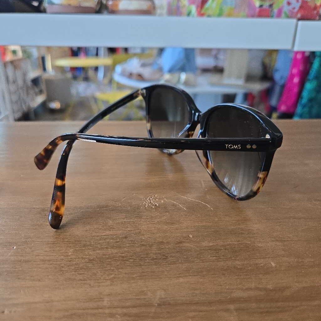 TOMS SANDELA retail 130.00 sunnies