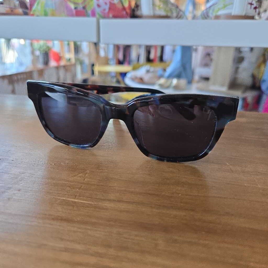 TOMS HOLLAND sunnies