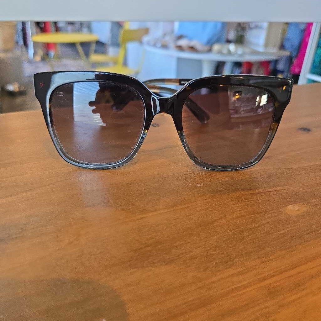TOMAS NATASHA retail 130.00 sunnies