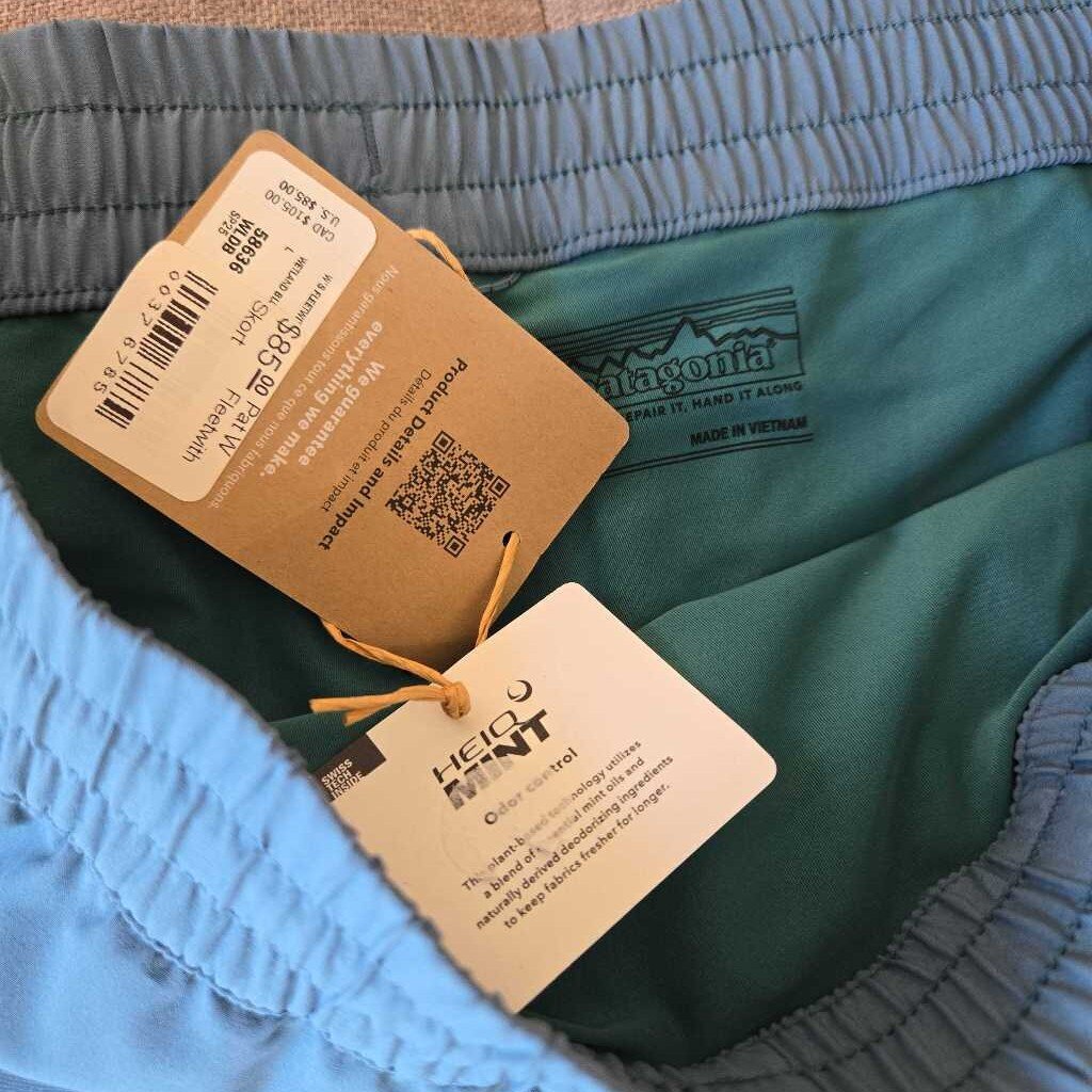 PATAGONIA SZ LARGE new 85.00 A