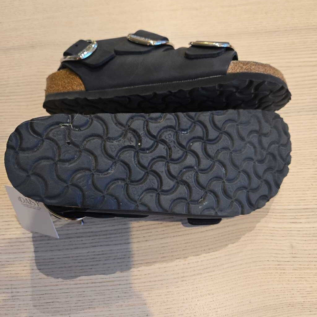 BIRKENSTOCK BIG BUCKLE SZ 6