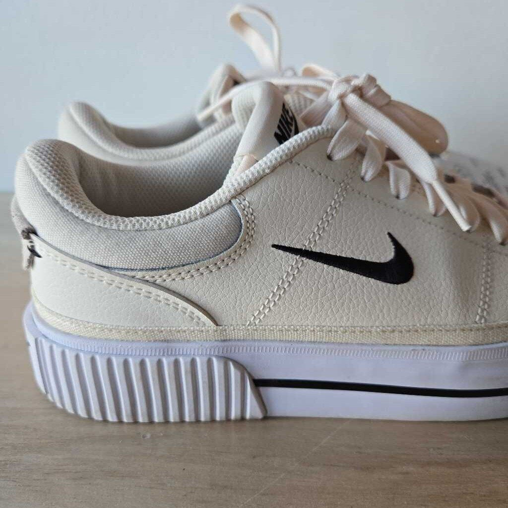 NIKE COURT LEGACY SZ 7.5