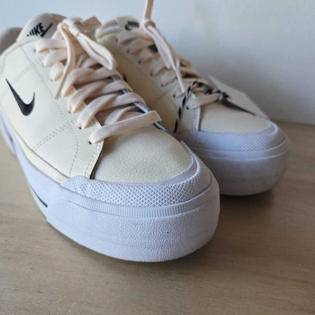 NIKE COURT LEGACY SZ 7.5