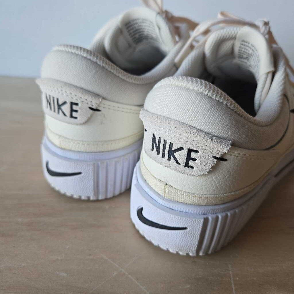 NIKE COURT LEGACY SZ 7.5