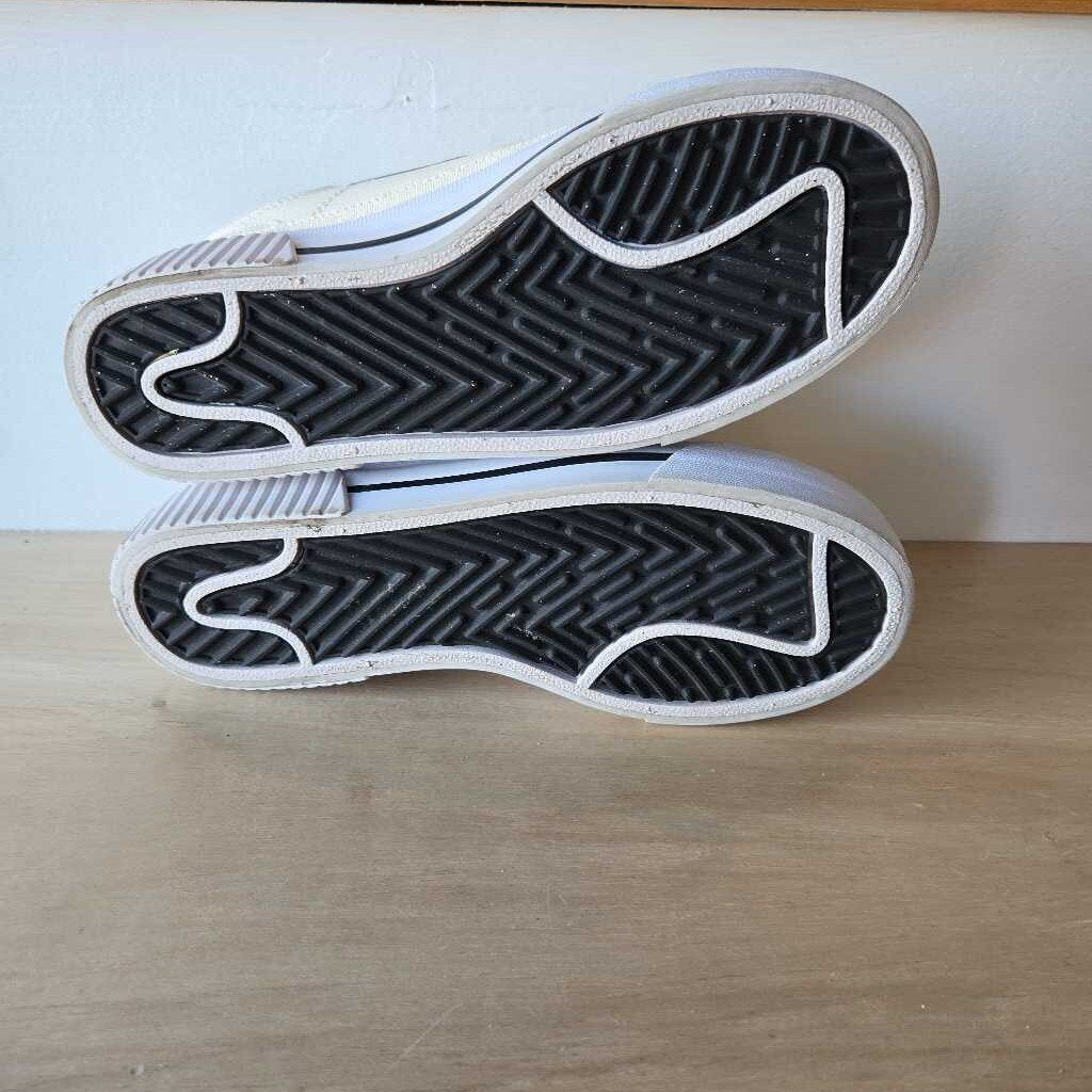 NIKE COURT LEGACY SZ 7.5