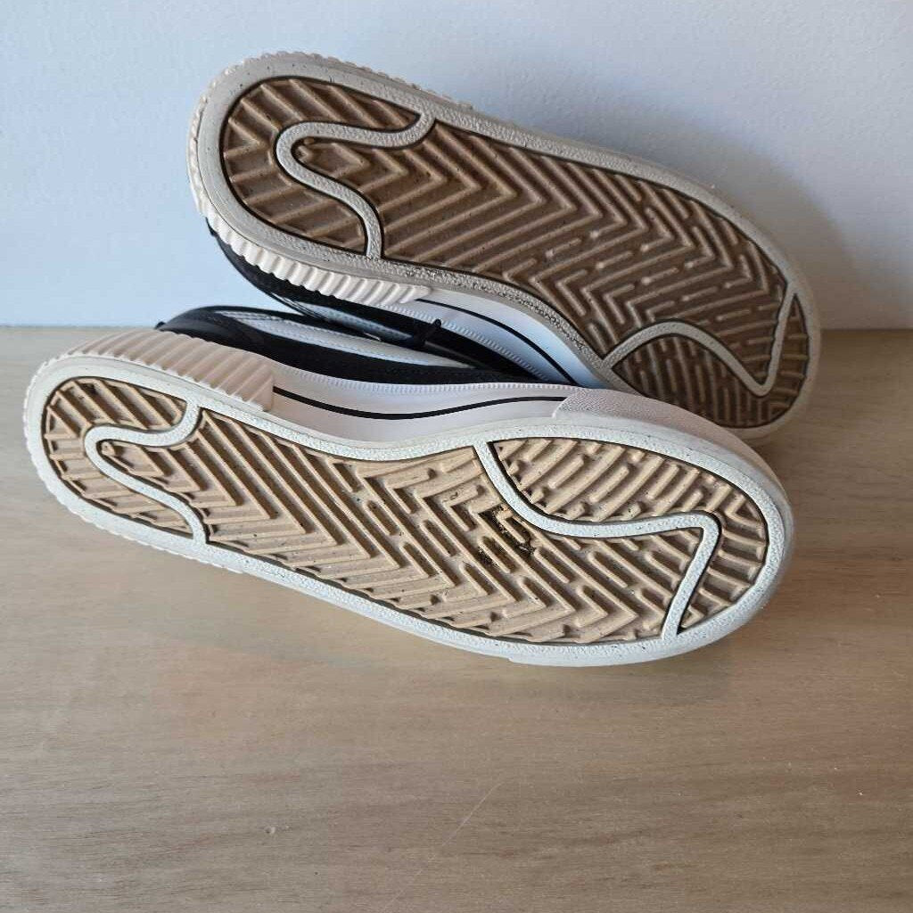 NIKE COURT LEGACY LIFT SZ 7.5